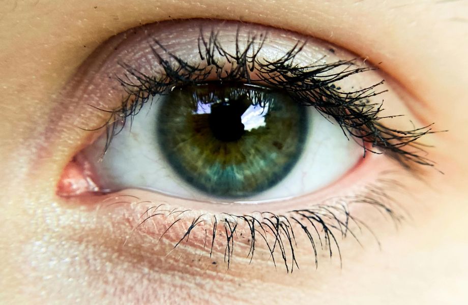 an eye to represent eye health history